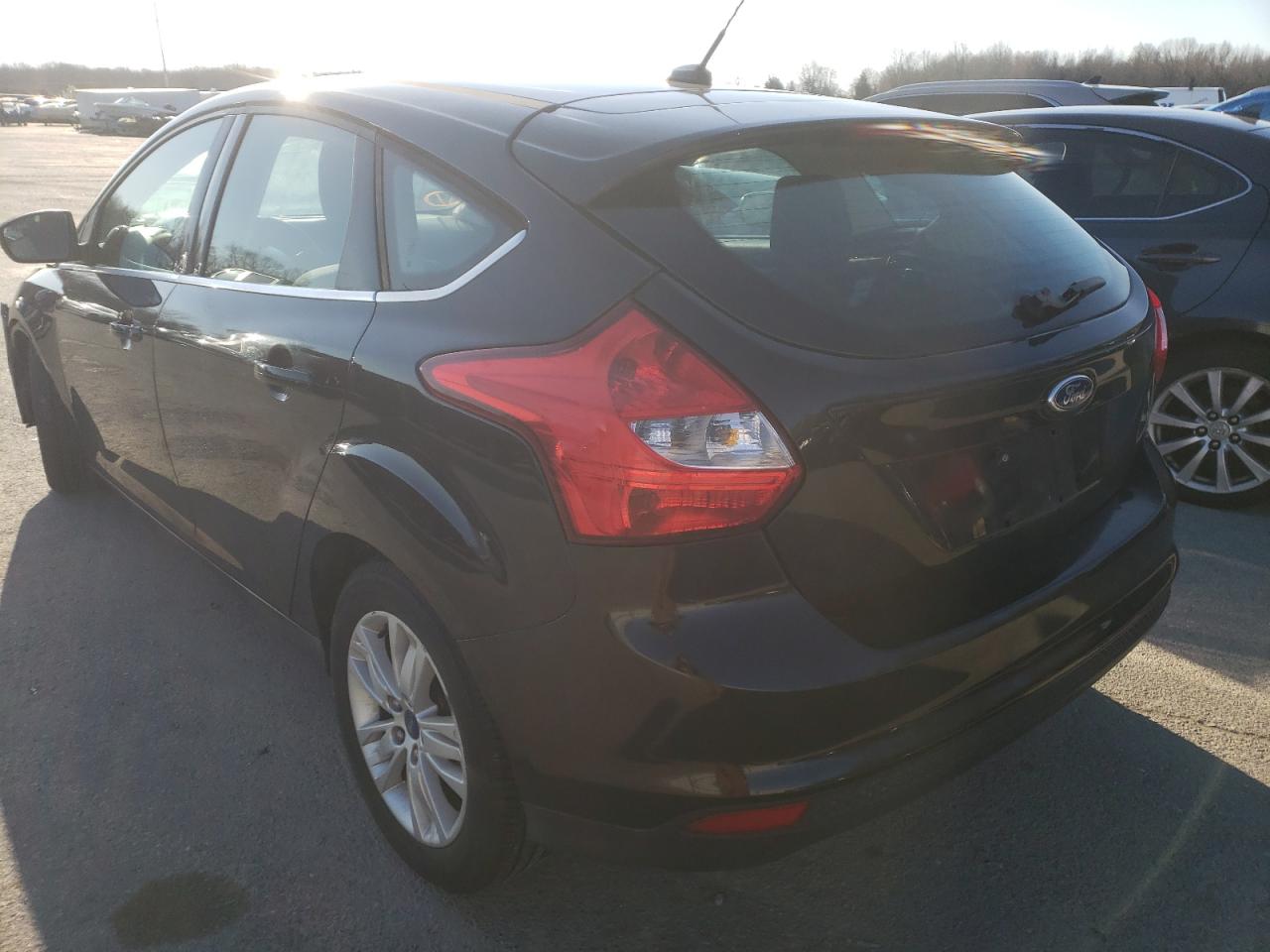 Фото 3 с аукциона – 2012 FORD FOCUS SEL с VIN 1FAHP3M24CL107153
