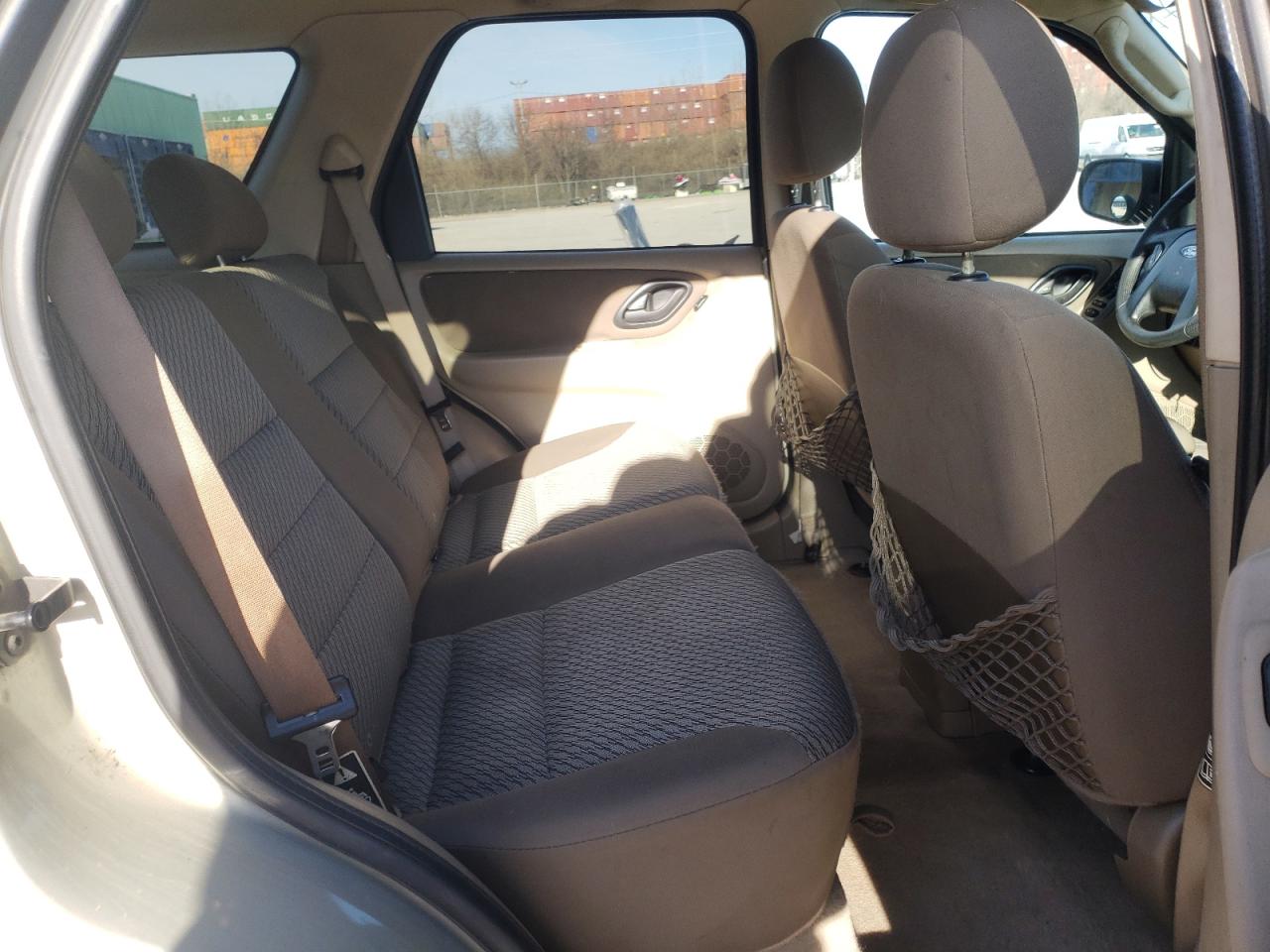Photo 6 from auction – 2004 FORD ESCAPE XLT with VIN 1FMYU93184KA32376
