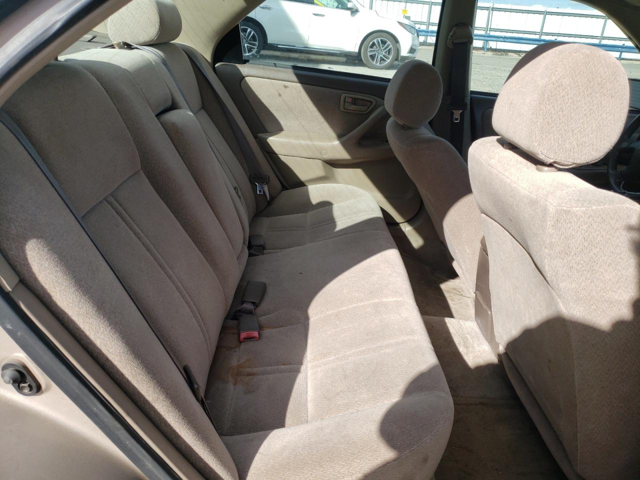 Photo 6 from auction – 2001 TOYOTA CAMRY CE with VIN 4T1BG22K91U063554