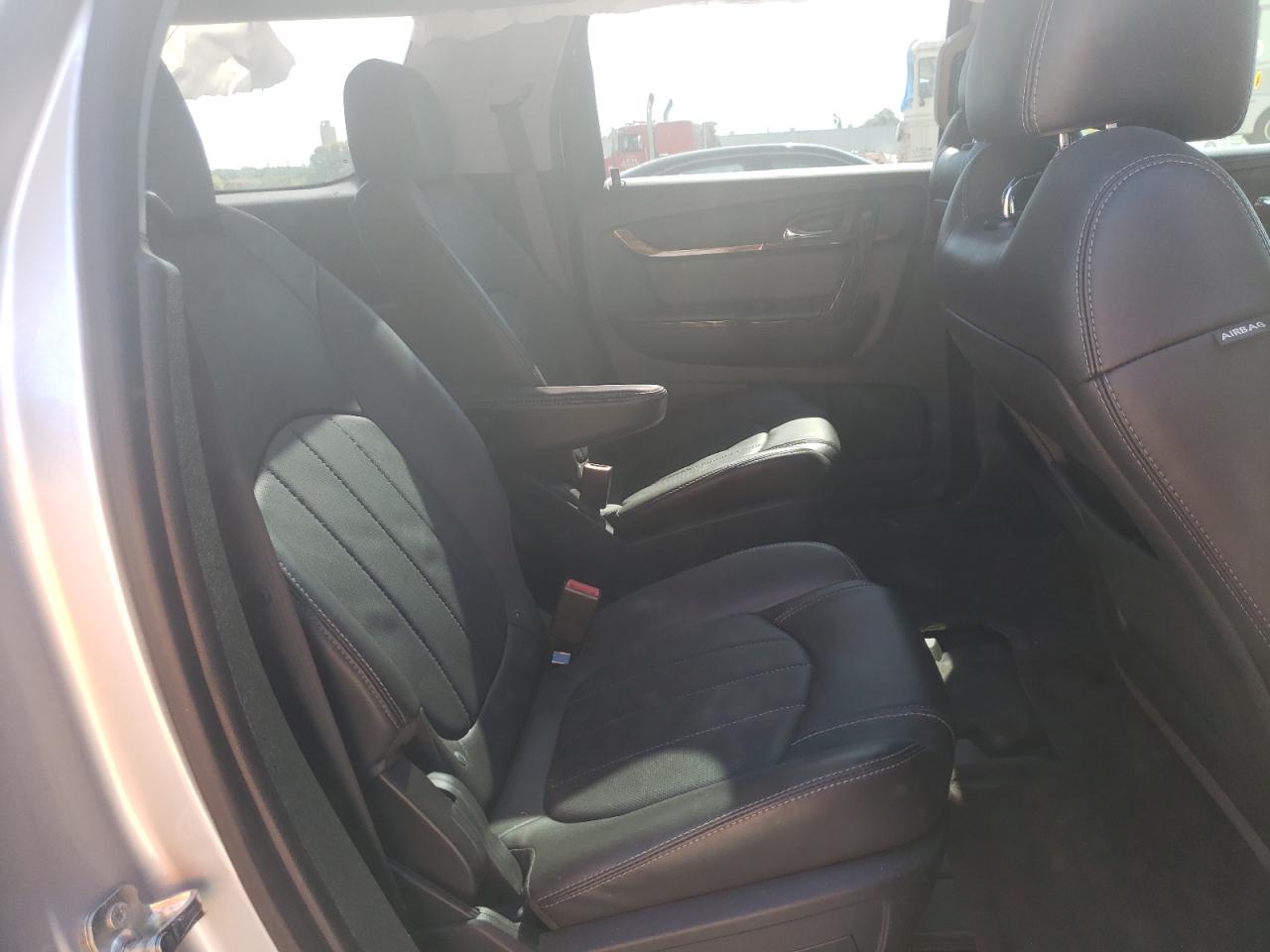 Foto 6 de la subasta – 2016 GMC ACADIA DEN con VIN 1GKKVTKD8GJ177125