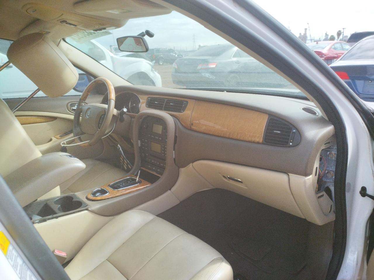 Photo 9 from auction – 2006 JAGUAR S-TYPE with VIN SAJWA01A96FN65109