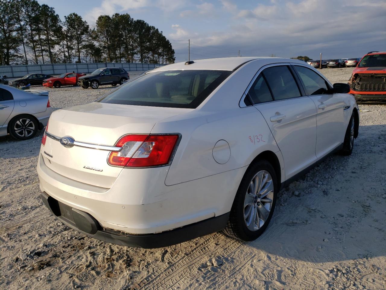 Photo 4 from auction – 2011 FORD TAURUS LIM with VIN 1FAHP2FW1BG163455