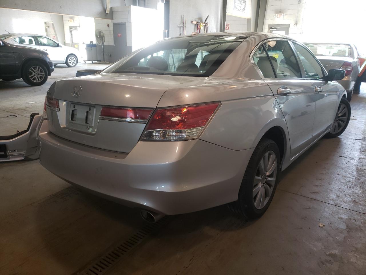 Photo 4 from auction – 2011 HONDA ACCORD EXL with VIN 1HGCP2F83BA028049