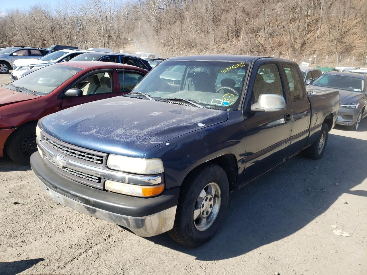Photo 2 from auction – 2001 CHEVROLET SILVERADO with VIN 2GCEC19VX11145683