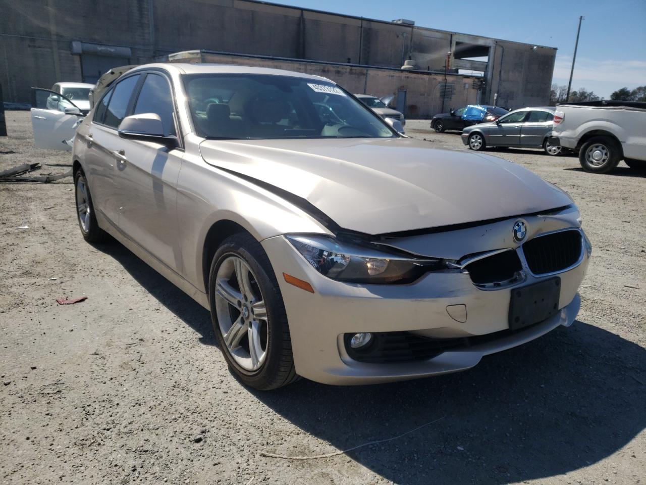 BMW 328 XI 2015 con VIN WBA3B3C56FJ984495 - Foto de la subasta