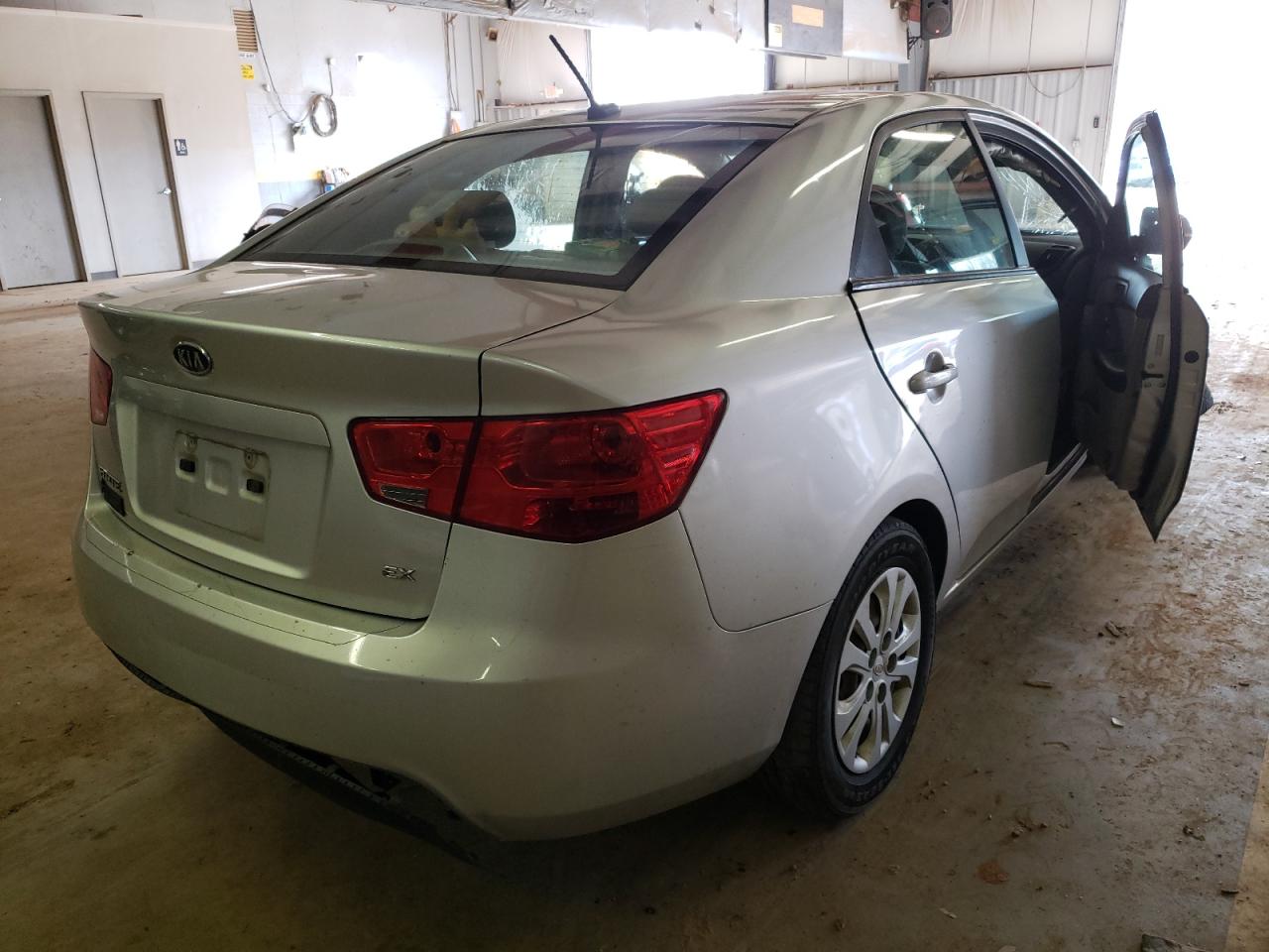 Photo 4 from auction – 2012 KIA FORTE EX with VIN KNAFU4A29C5481117