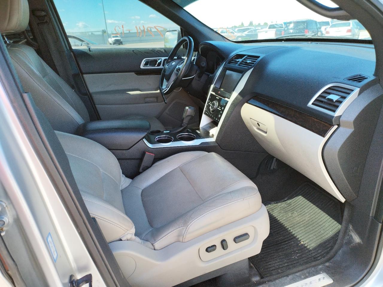 Photo 5 from auction – 2013 FORD EXPLORER L with VIN 1FM5K7F98DGB29935
