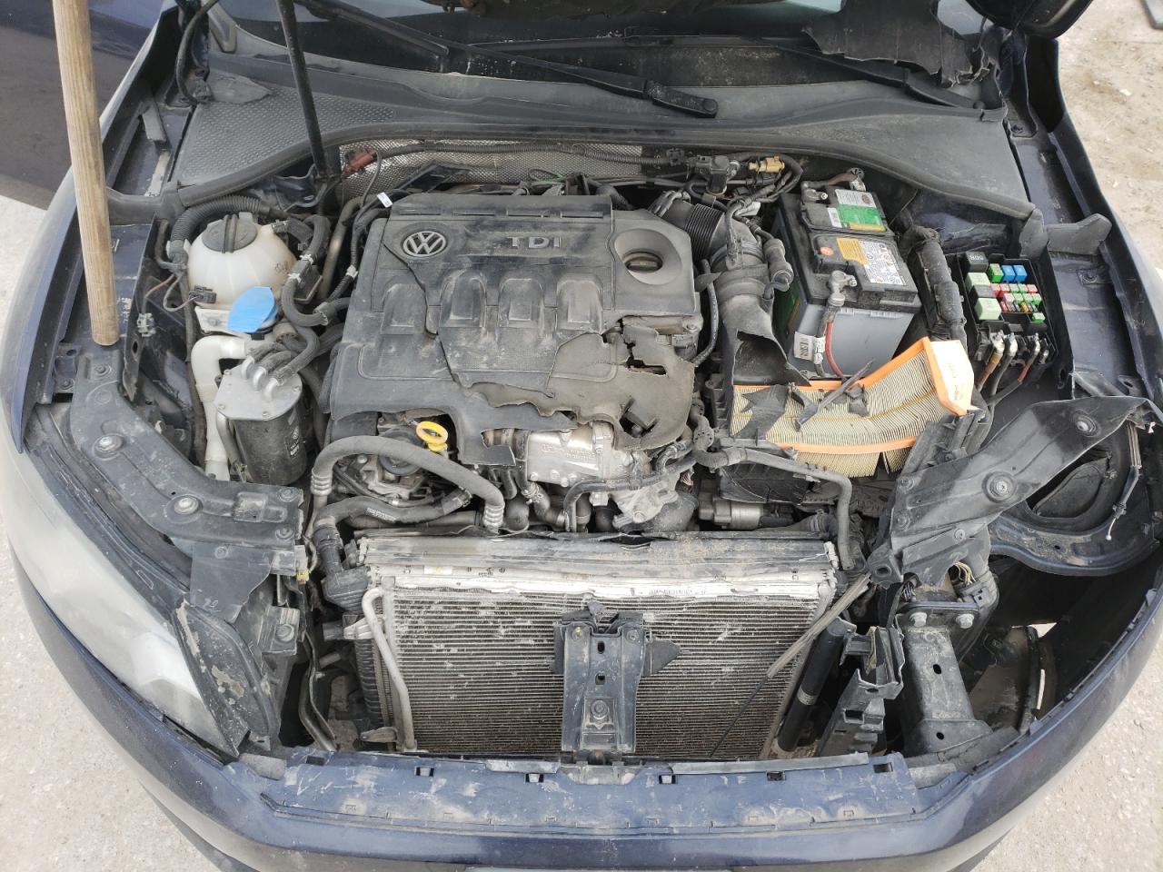 Photo 7 from auction – 2015 VOLKSWAGEN PASSAT SE with VIN 1VWBV7A33FC027967