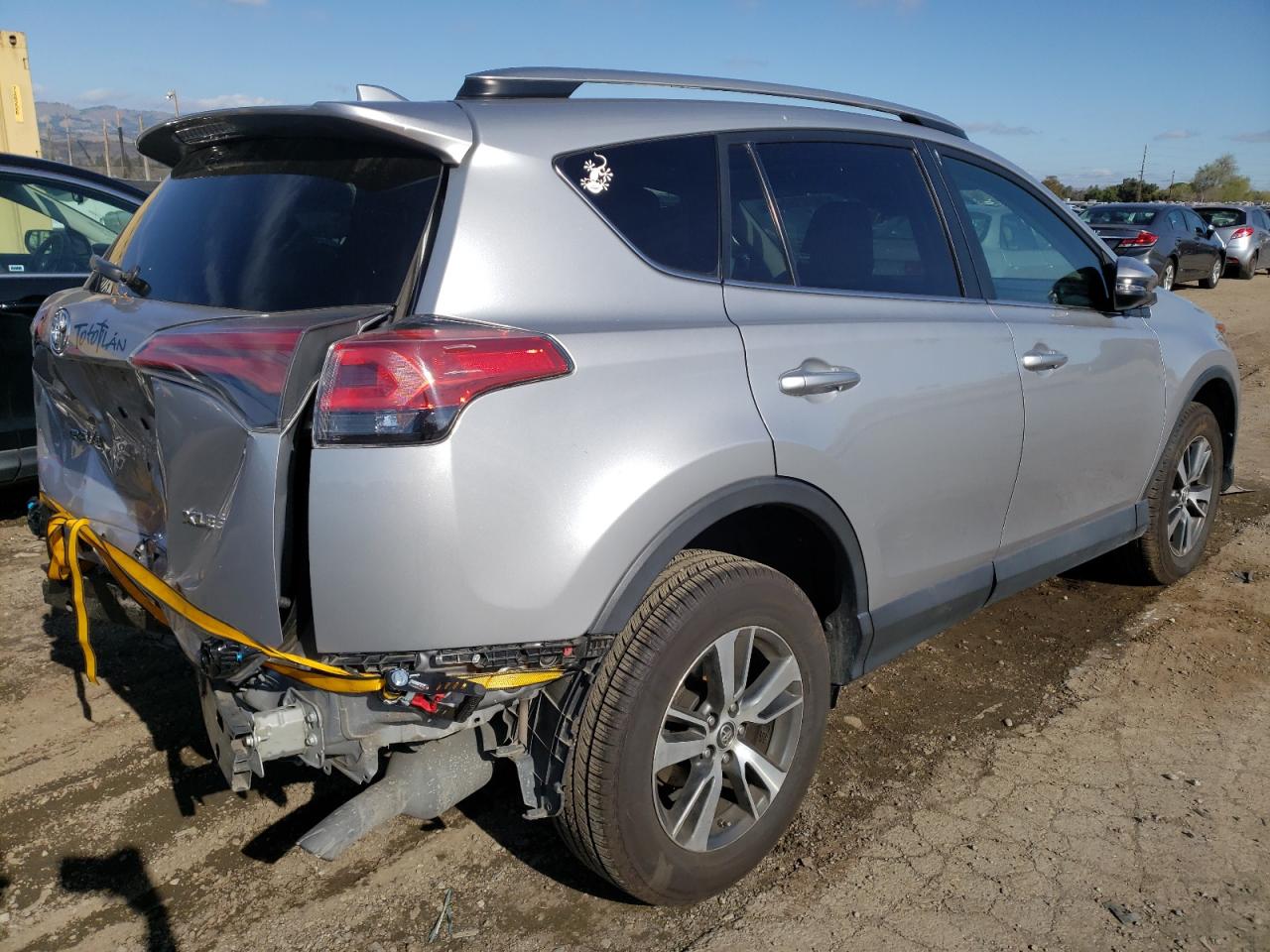 Photo 4 from auction – 2017 TOYOTA RAV4 XLE with VIN 2T3WFREV4HW373504