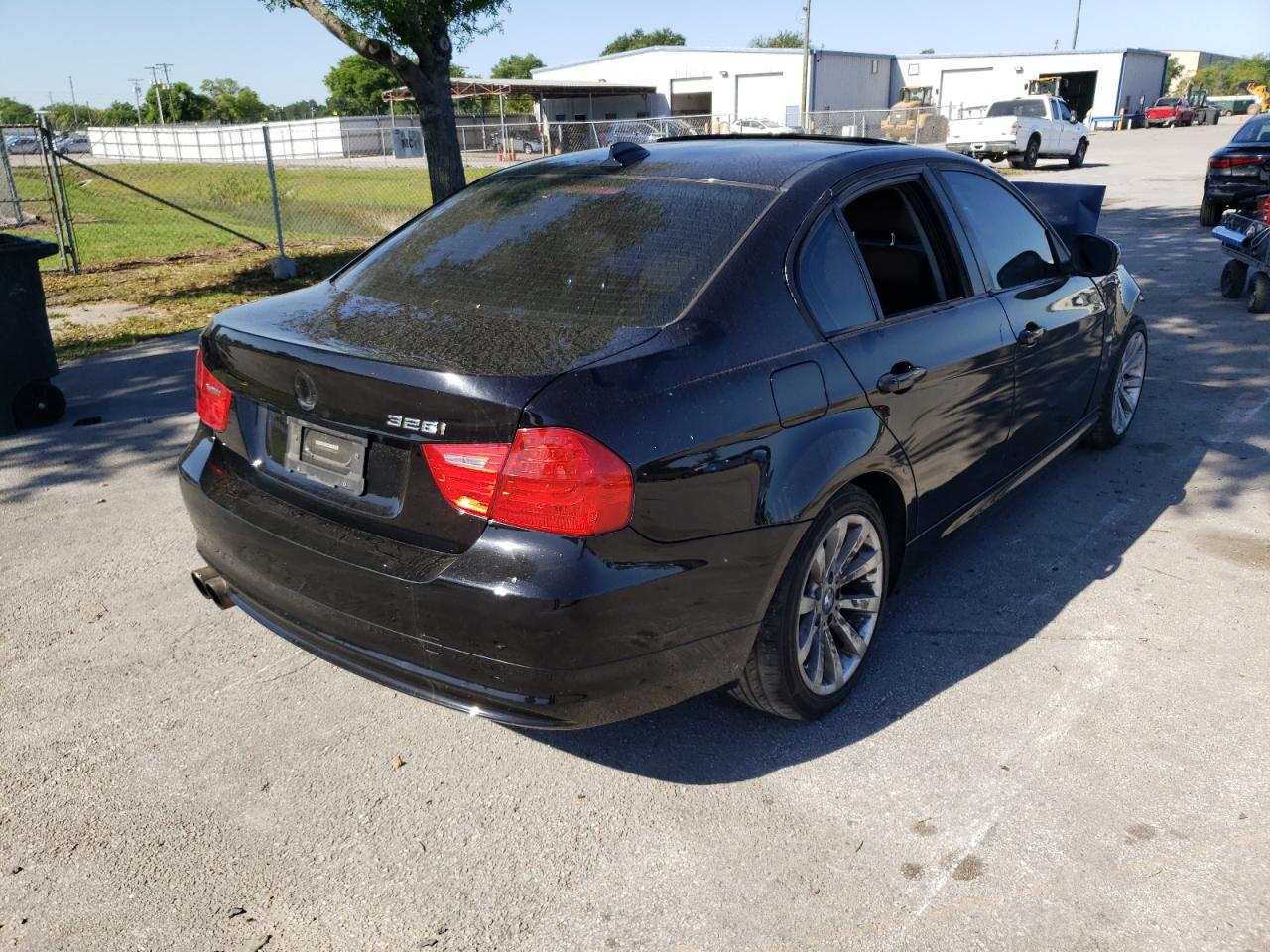 Photo 4 from auction – 2011 BMW 328 I with VIN WBAPH7C54BE680253