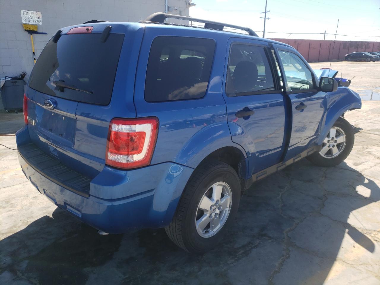 Photo 4 from auction – 2011 FORD ESCAPE XLT with VIN 1FMCU0D75BKA52946