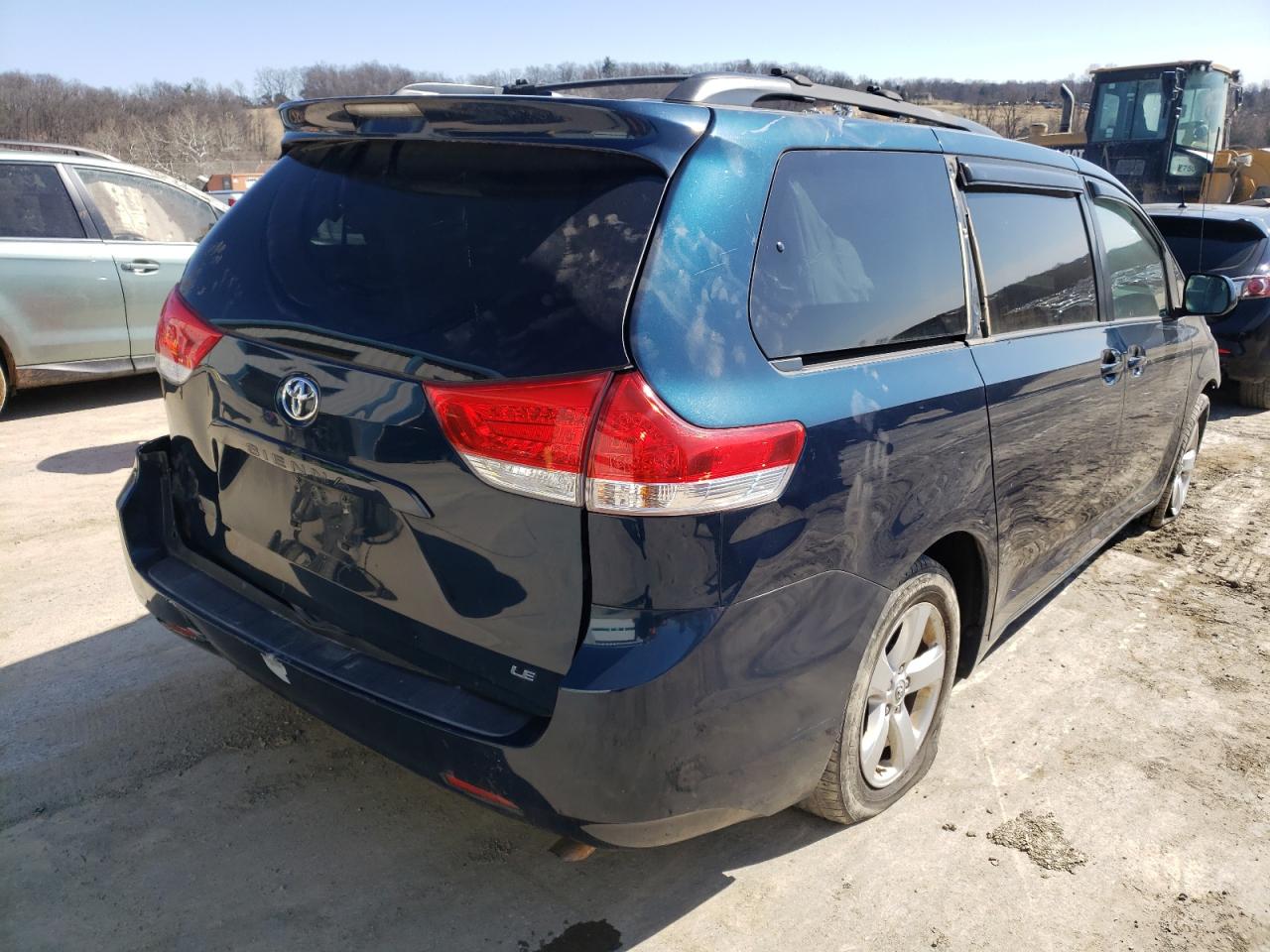 Photo 4 from auction – 2012 TOYOTA SIENNA LE with VIN 5TDKK3DC1CS181961