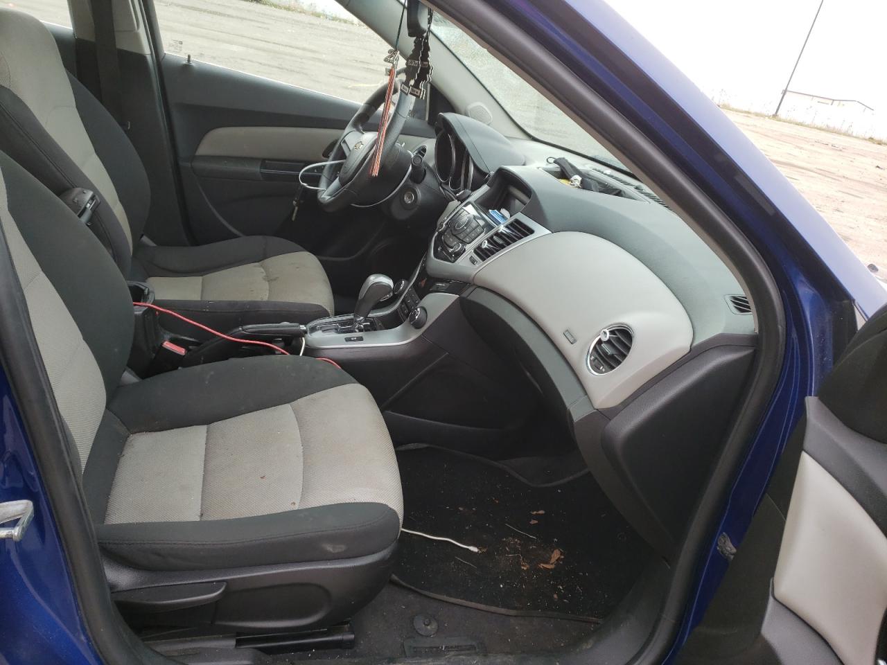 Photo 5 from auction – 2012 CHEVROLET CRUZE LS with VIN 1G1PC5SH3C7144037