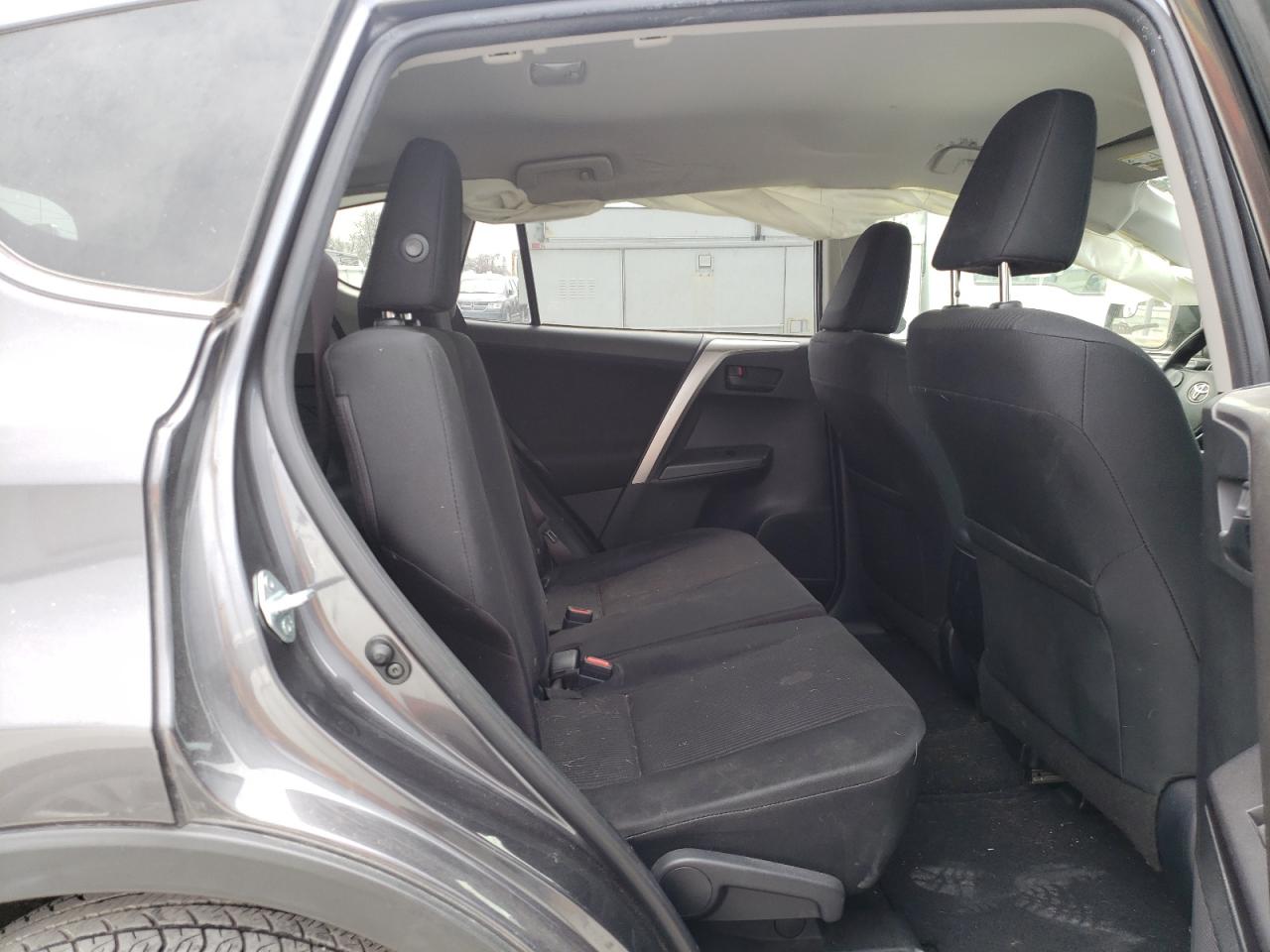 Photo 6 from auction – 2016 TOYOTA RAV4 LE with VIN JTMZFREVXGJ061889