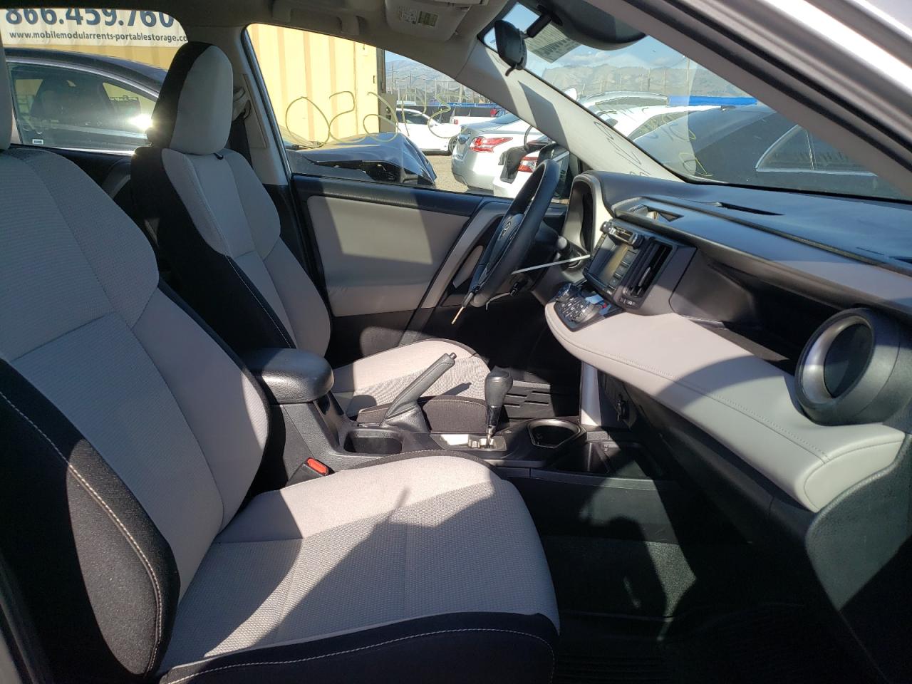 Photo 5 from auction – 2017 TOYOTA RAV4 XLE with VIN 2T3WFREV4HW373504