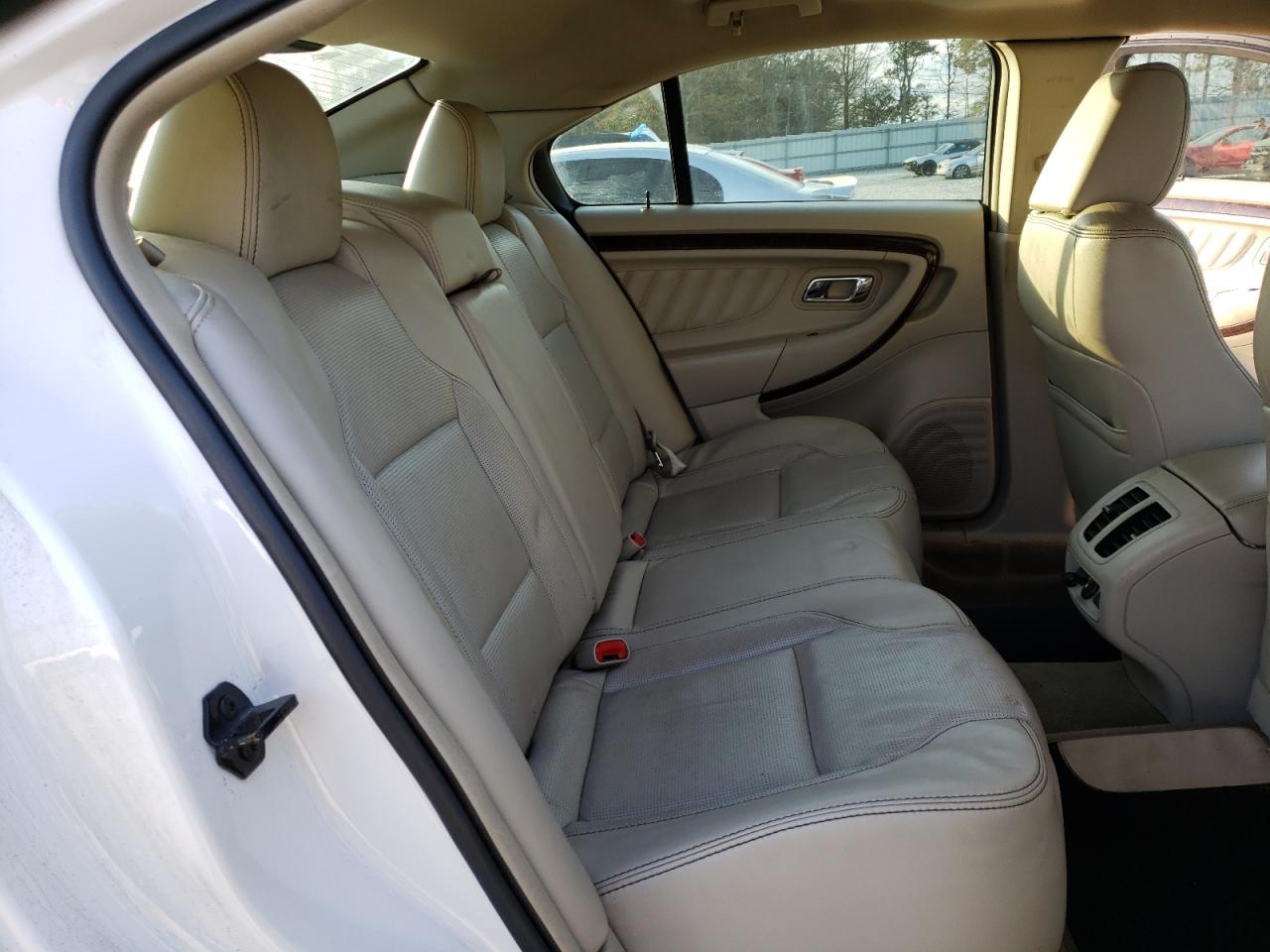 Photo 6 from auction – 2011 FORD TAURUS LIM with VIN 1FAHP2FW1BG163455