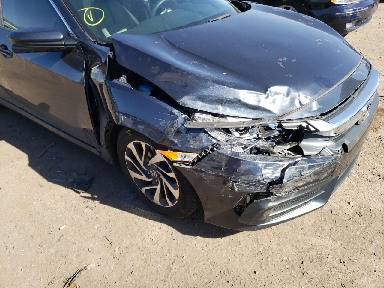 Photo 9 from auction – 2018 HONDA CIVIC EX with VIN 2HGFC2F71JH556284