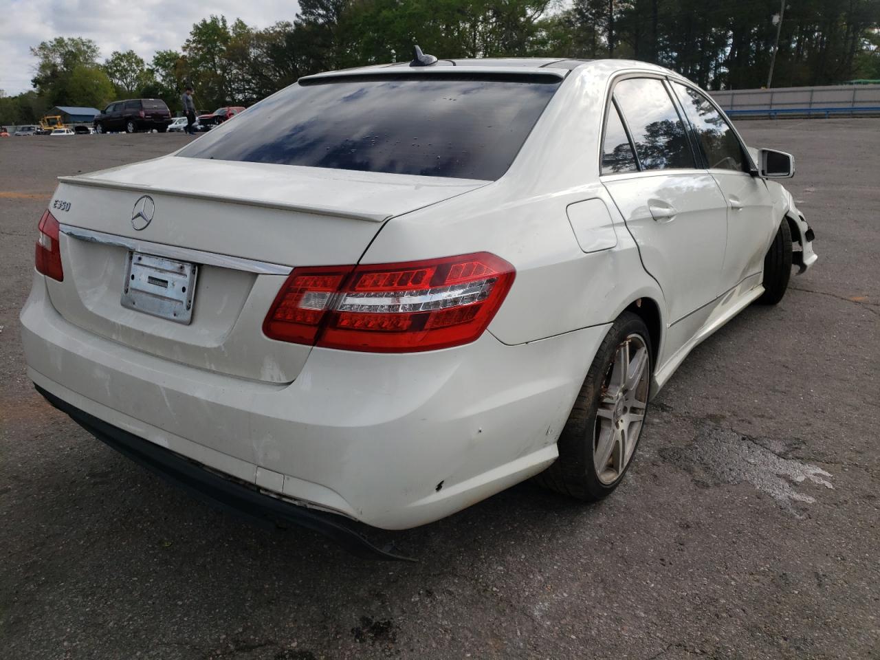 Photo 4 from auction – 2011 MERCEDES-BENZ E 350 with VIN WDDHF5GB7BA276751
