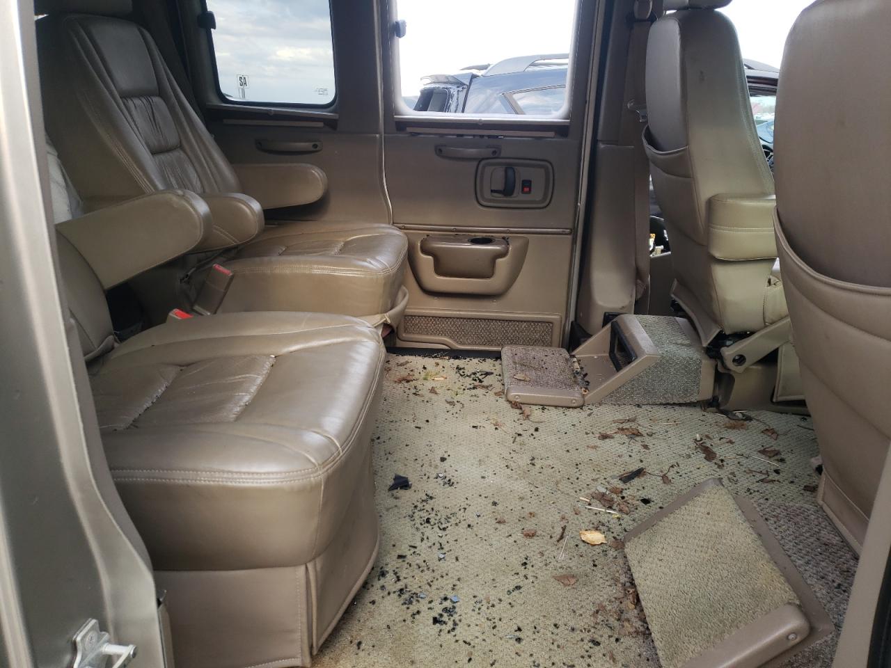 Photo 6 from auction – 2004 CHEVROLET EXPRESS G1 with VIN 1GBFG15T541178022