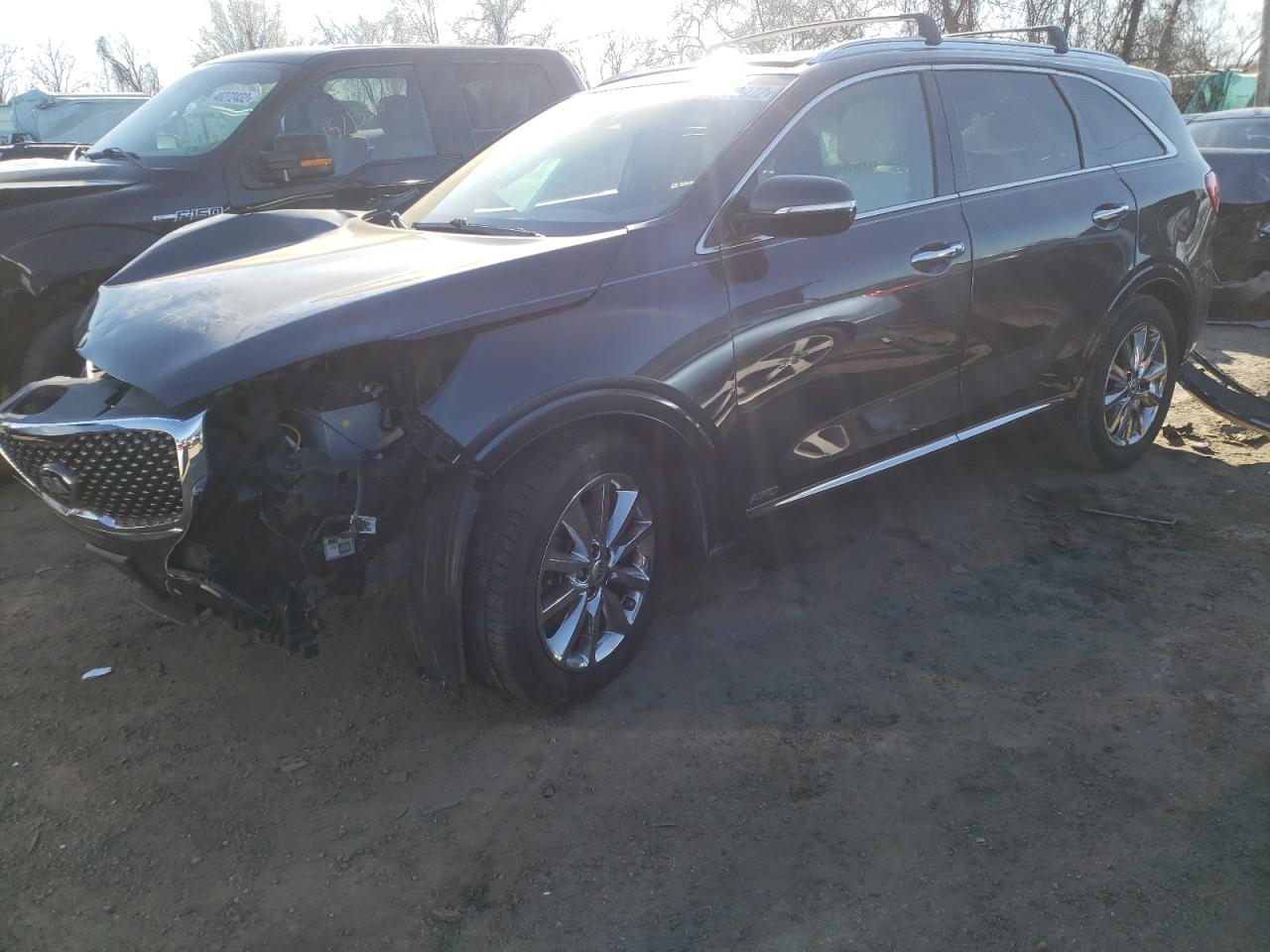 Photo 2 from auction – 2017 KIA SORENTO SX with VIN 5XYPKDA52HG319710