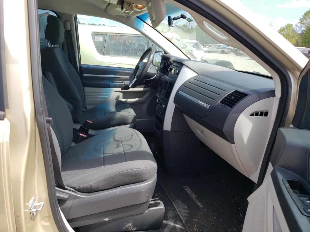 Photo 5 from auction – 2010 DODGE GRAND CARA with VIN 2D4RN4DE3AR477618