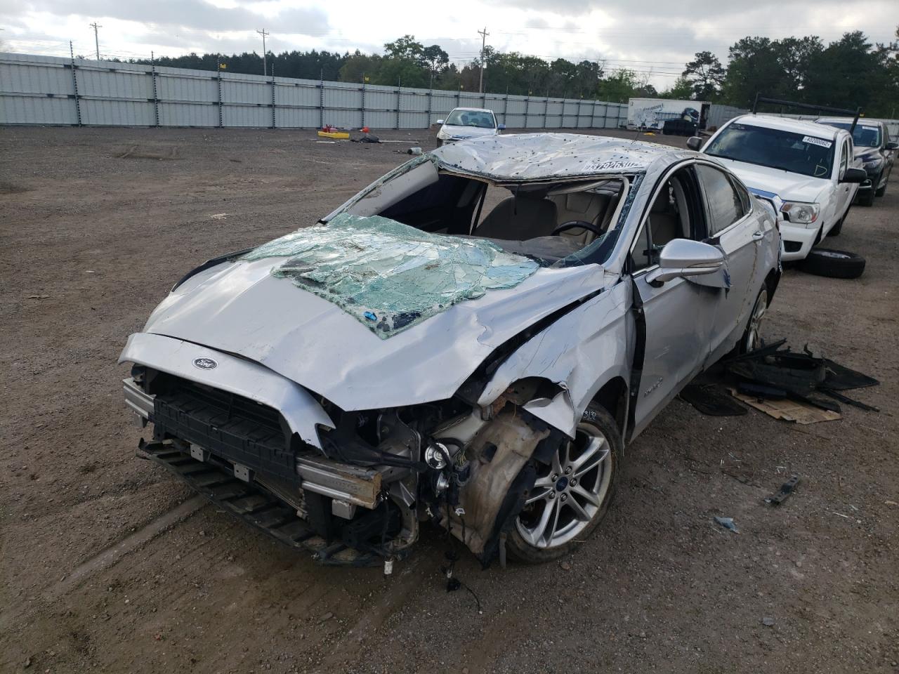 Photo 2 from auction – 2016 FORD FUSION TIT with VIN 3FA6P0RU1GR102385