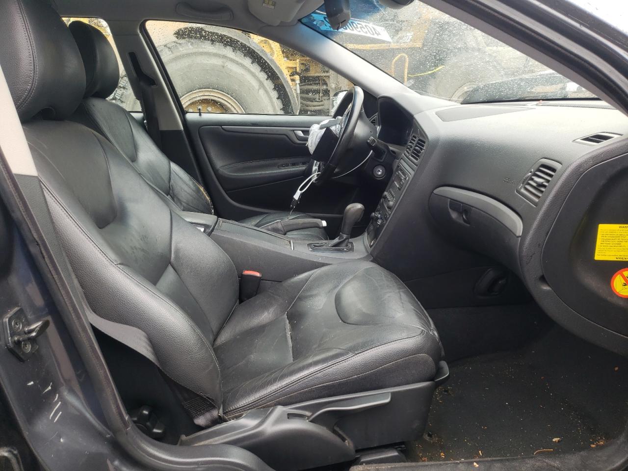Photo 5 from auction – 2005 VOLVO V70 with VIN YV1SW612151499767
