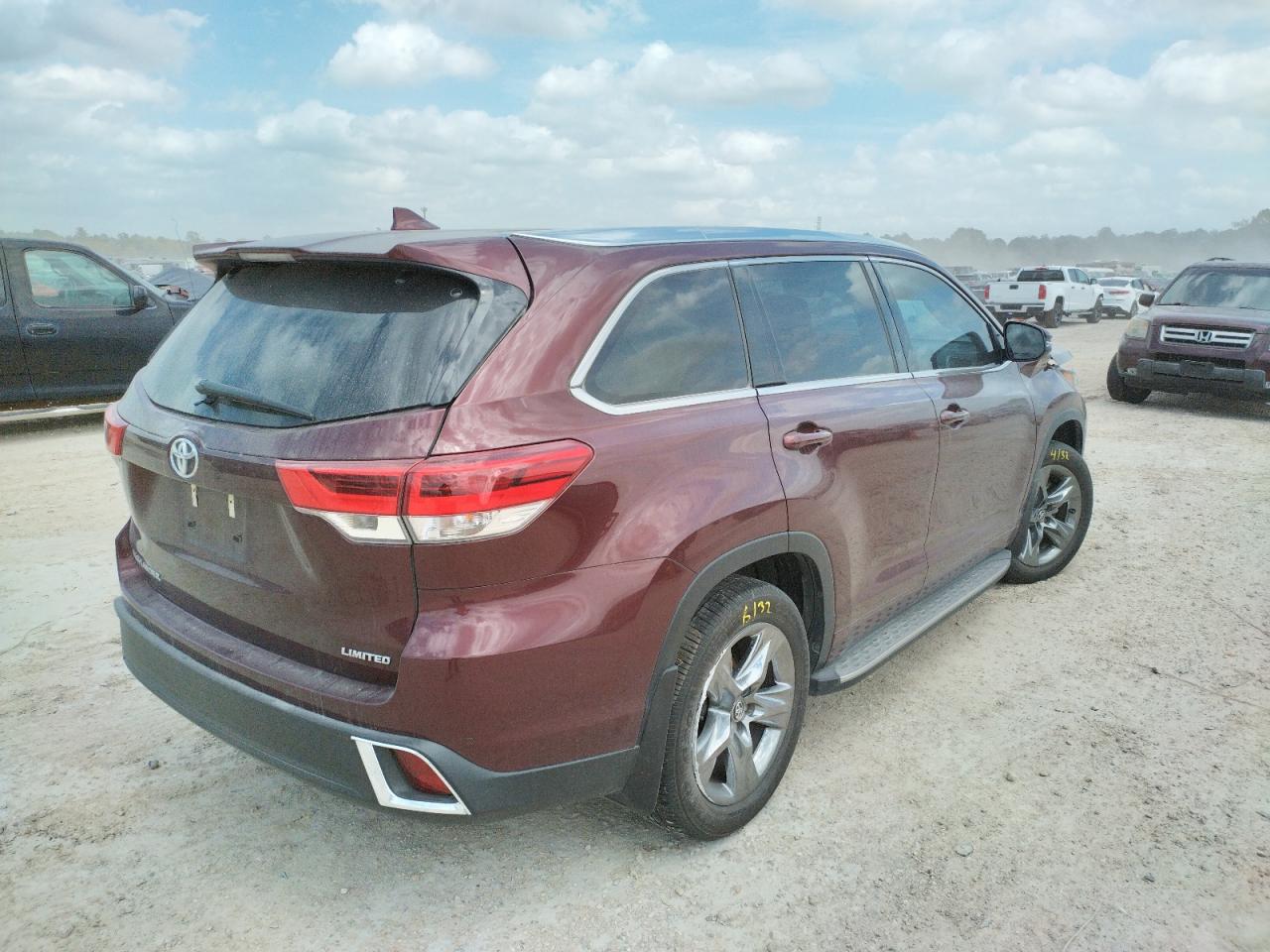 Photo 4 from auction – 2019 TOYOTA HIGHLANDER with VIN 5TDYZRFH2KS304540