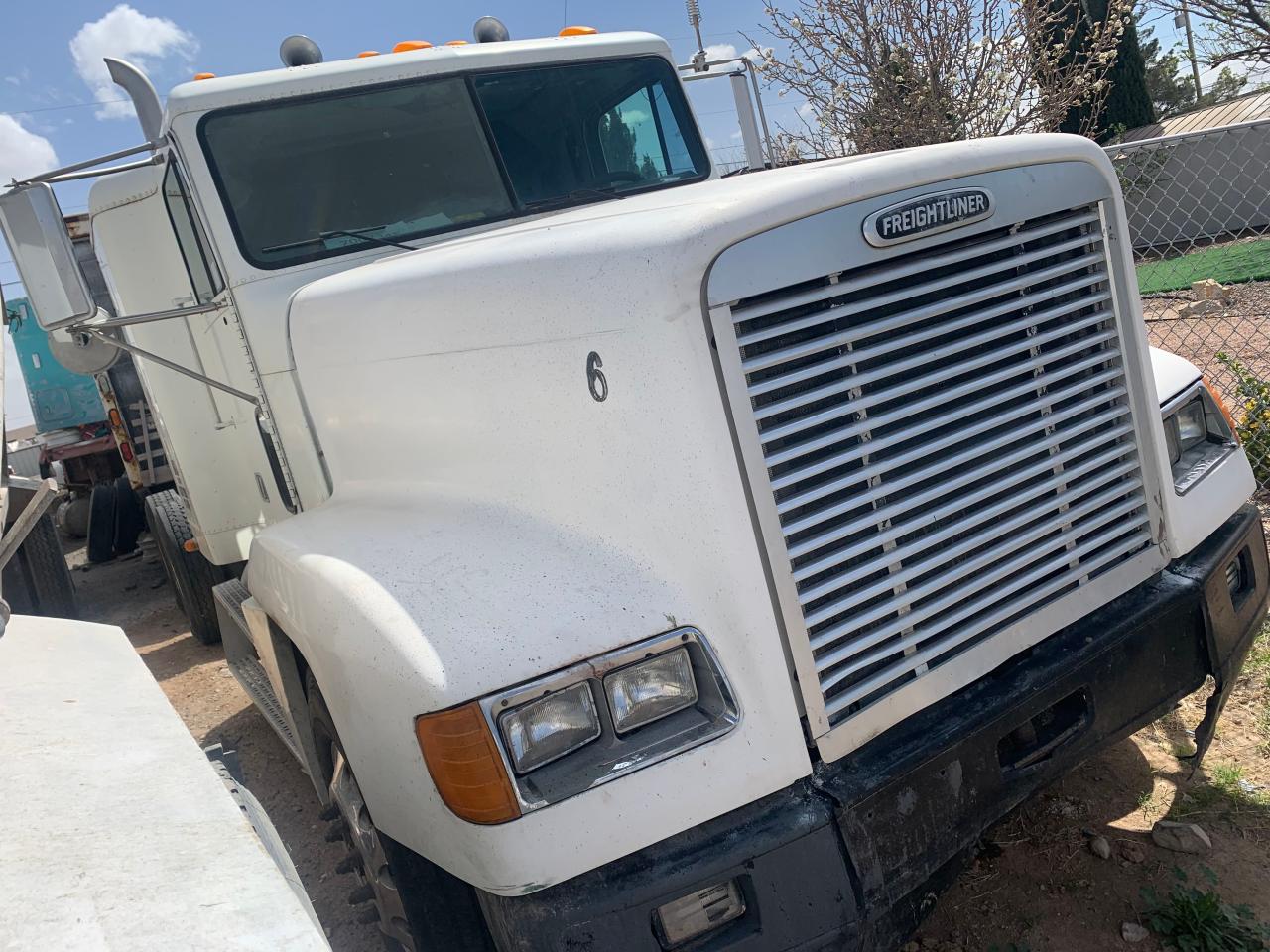 Photo 2 from auction – 1999 FREIGHTLINER CONVENTION with VIN 1FUYDSEB3XLA82517