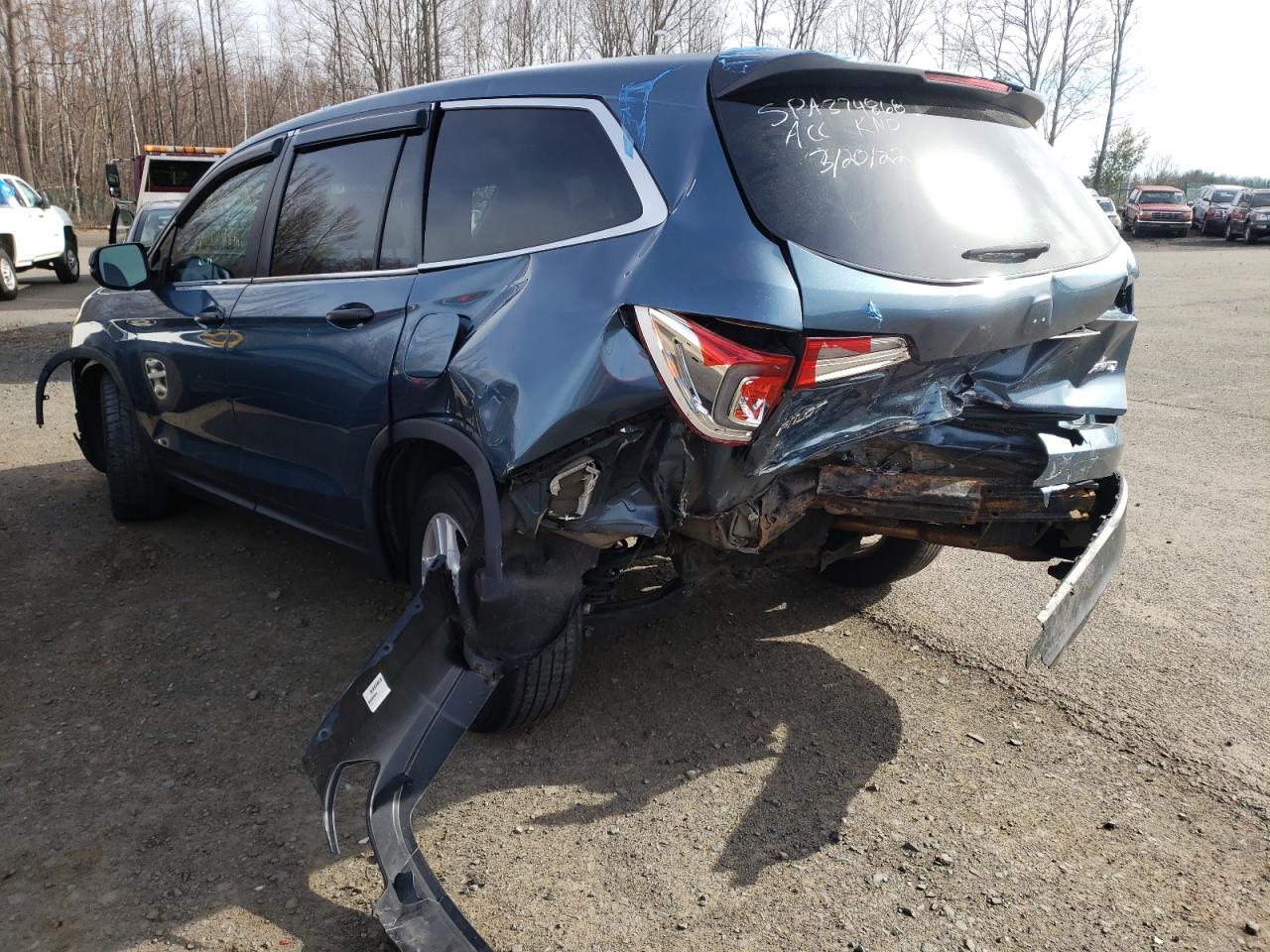 Photo 3 from auction – 2016 HONDA PILOT LX with VIN 5FNYF6H17GB014572
