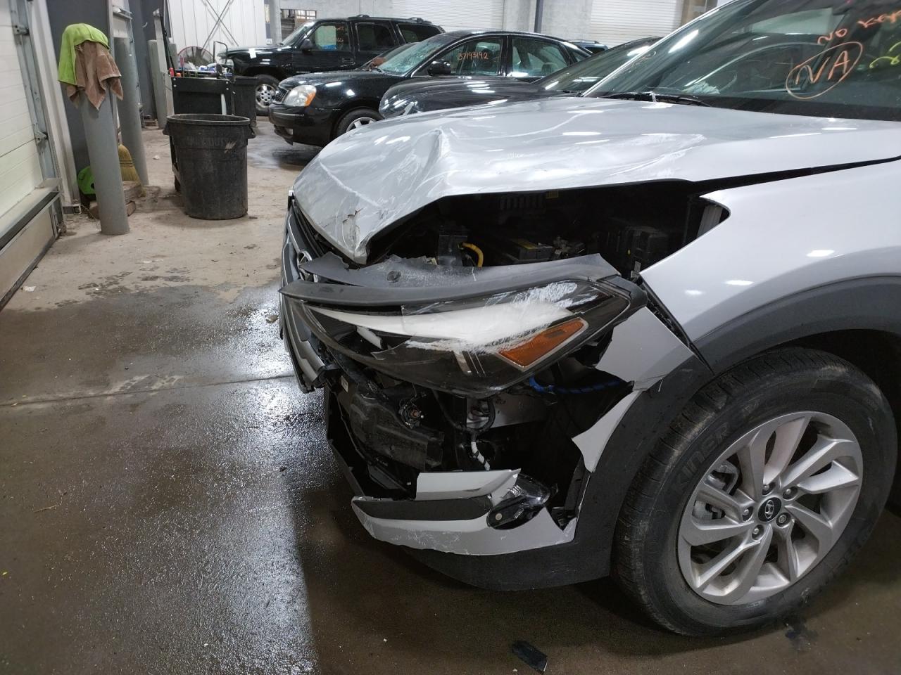 Photo 9 from auction – 2017 HYUNDAI TUCSON LIM with VIN KM8J3CA42HU295505