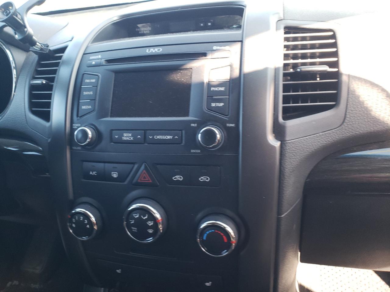 Photo 9 from auction – 2013 KIA SORENTO LX with VIN 5XYKTCA69DG360016