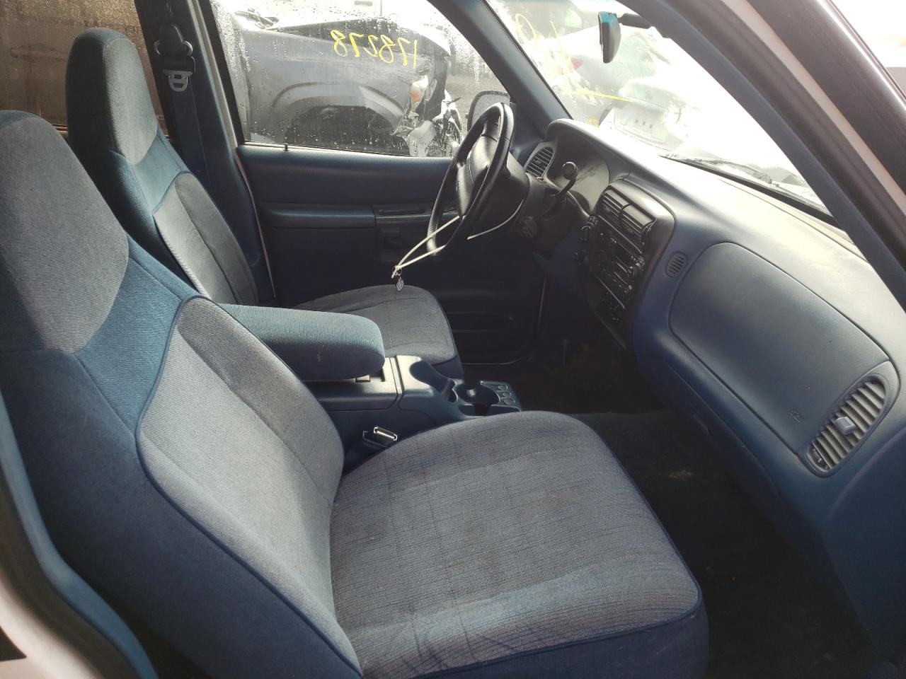 Photo 5 from auction – 1995 FORD EXPLORER with VIN 1FMDU34X7SZB29510