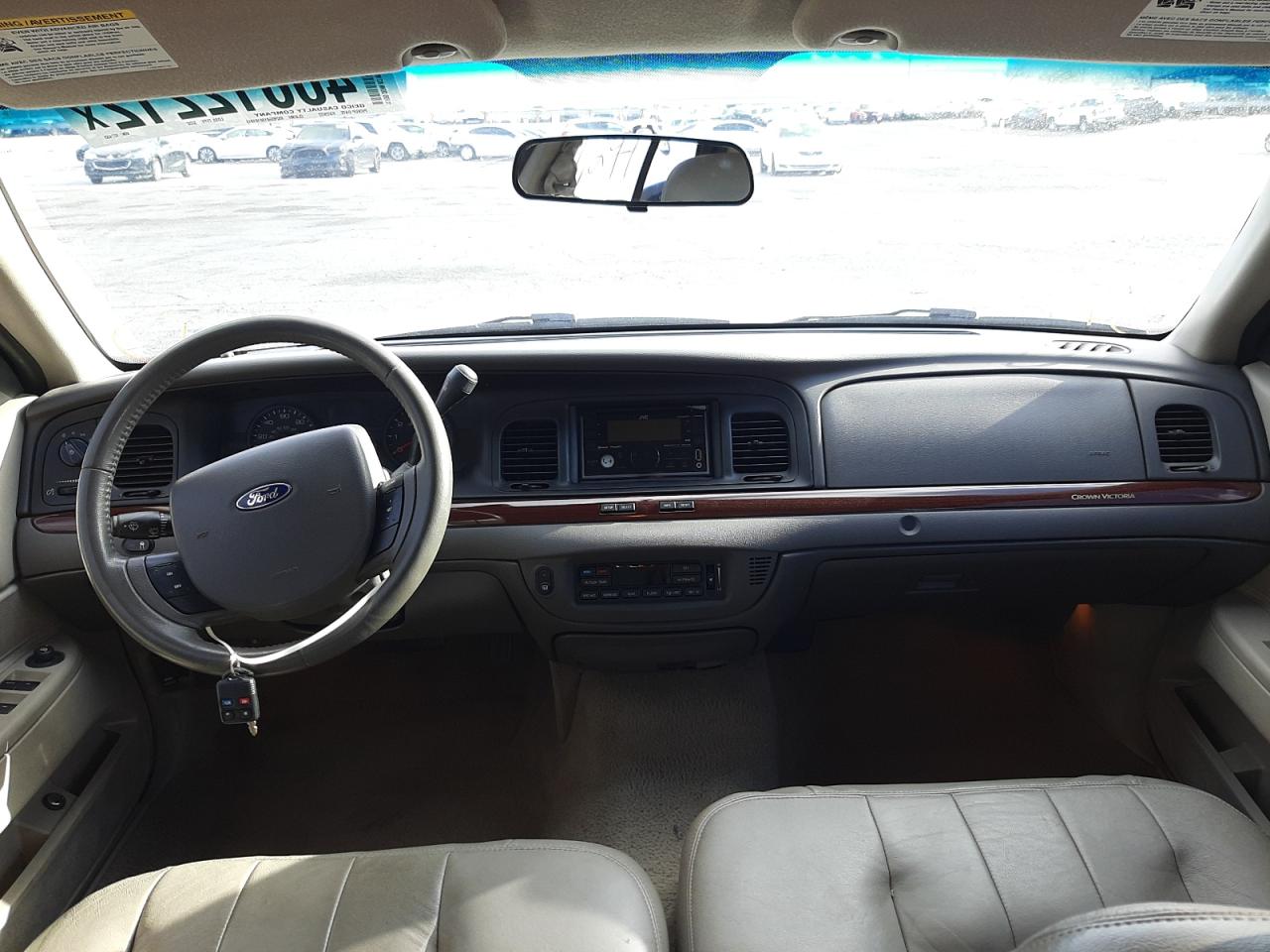 Photo 9 from auction – 2011 FORD CROWN VICT with VIN 2FABP7EV1BX127433