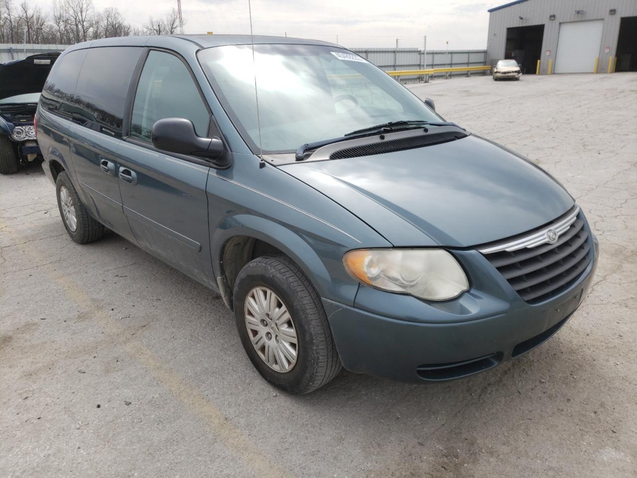 Photo 1 from auction – 2006 CHRYSLER TOWN & COU with VIN 2A4GP44R76R743600