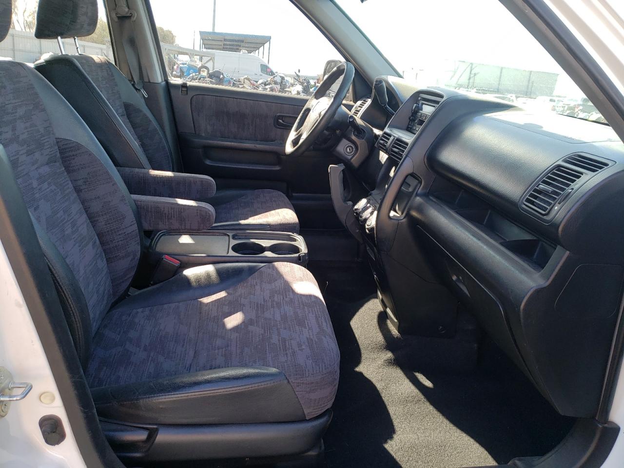 Photo 5 from auction – 2003 HONDA CR-V LX with VIN JHLRD68413C009026