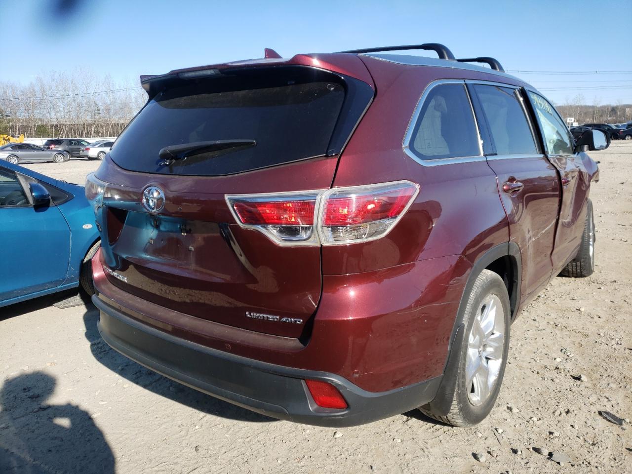 Photo 4 from auction – 2016 TOYOTA HIGHLANDER with VIN 5TDDKRFH1GS343713