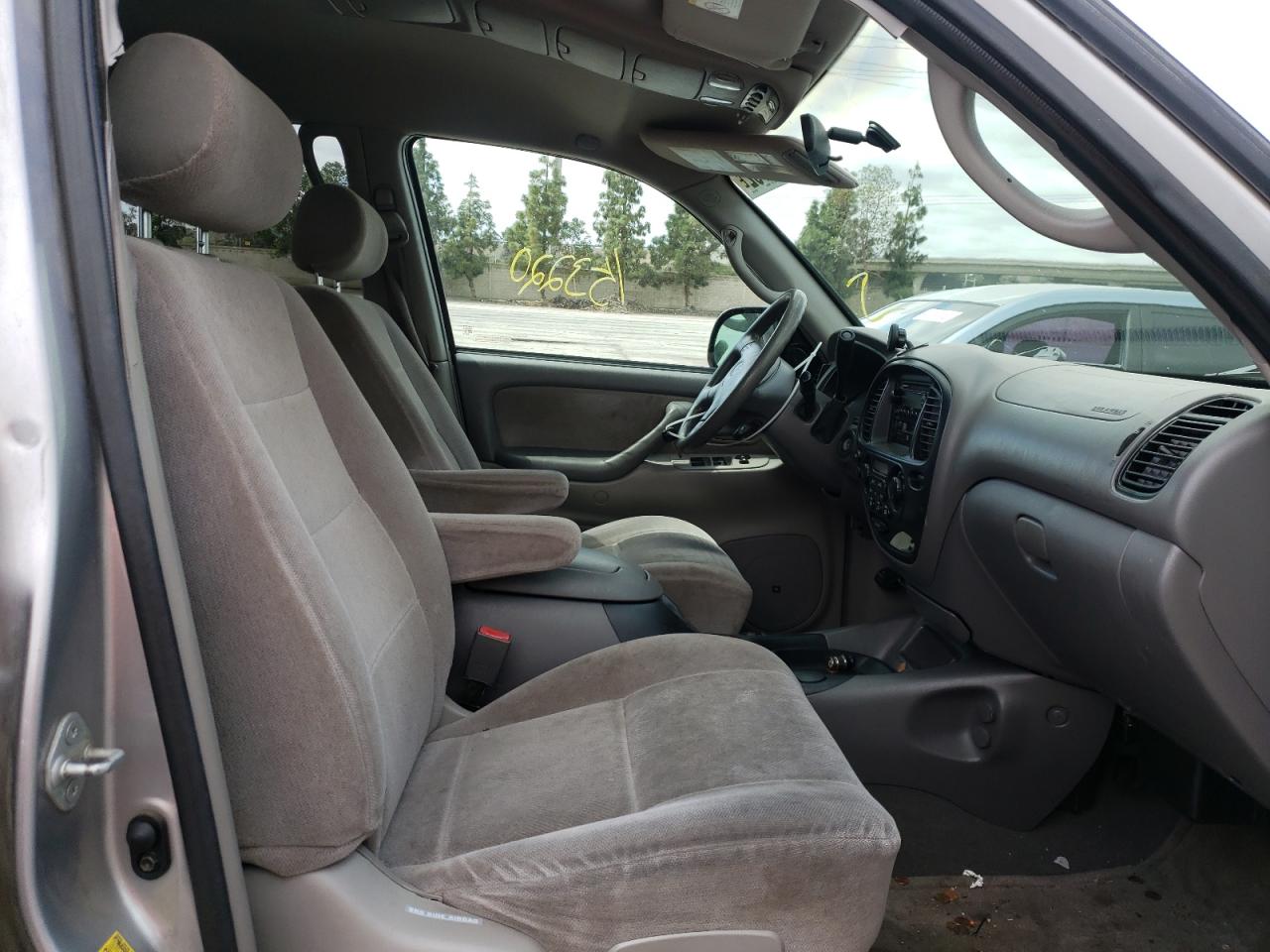 Photo 5 from auction – 2001 TOYOTA SEQUOIA SR with VIN 5TDZT34A41S040759
