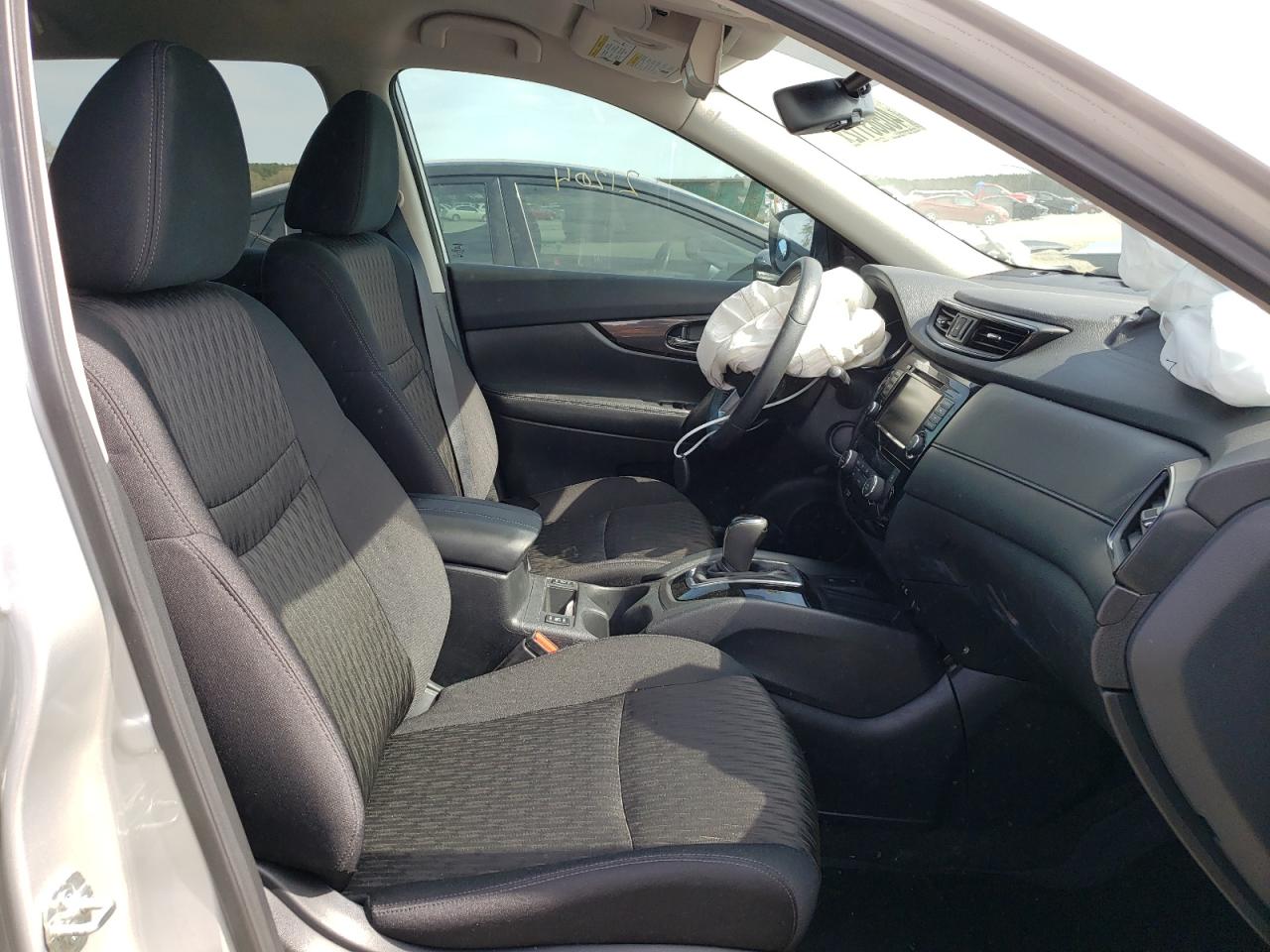 Photo 5 from auction – 2019 NISSAN ROGUE S with VIN 5N1AT2MT6KC841202