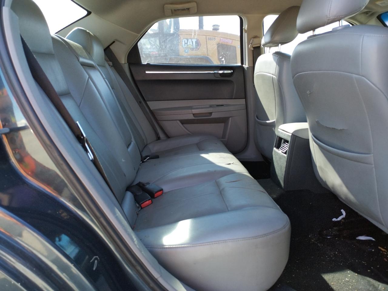 Photo 6 from auction – 2007 CHRYSLER 300 TOURIN with VIN 2C3KA53G97H839487
