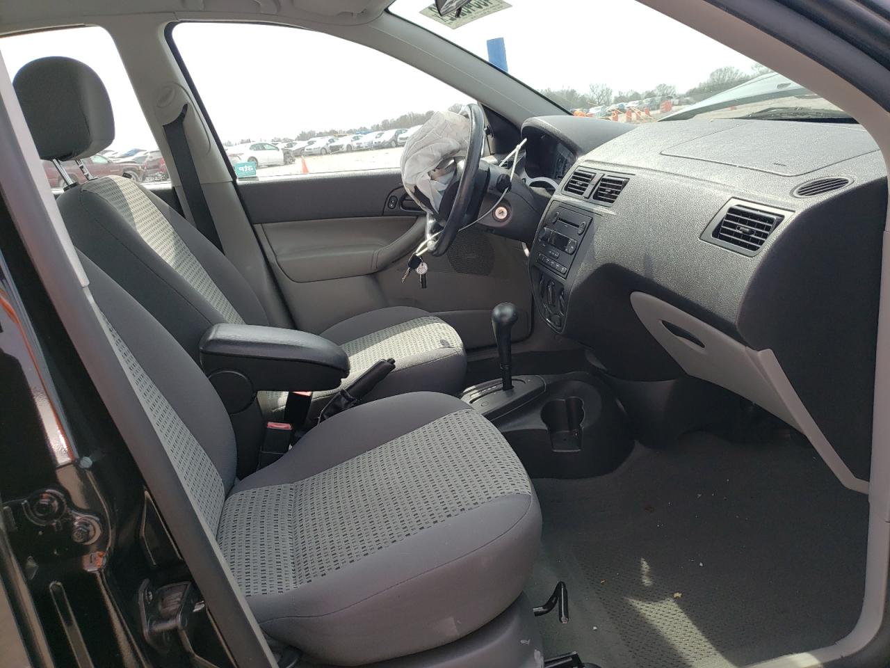 Photo 5 from auction – 2007 FORD FOCUS ZX4 with VIN 1FAHP34N37W138599