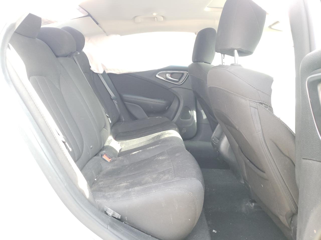 Photo 6 from auction – 2016 CHRYSLER 200 LIMITE with VIN 1C3CCCAB3GN115277