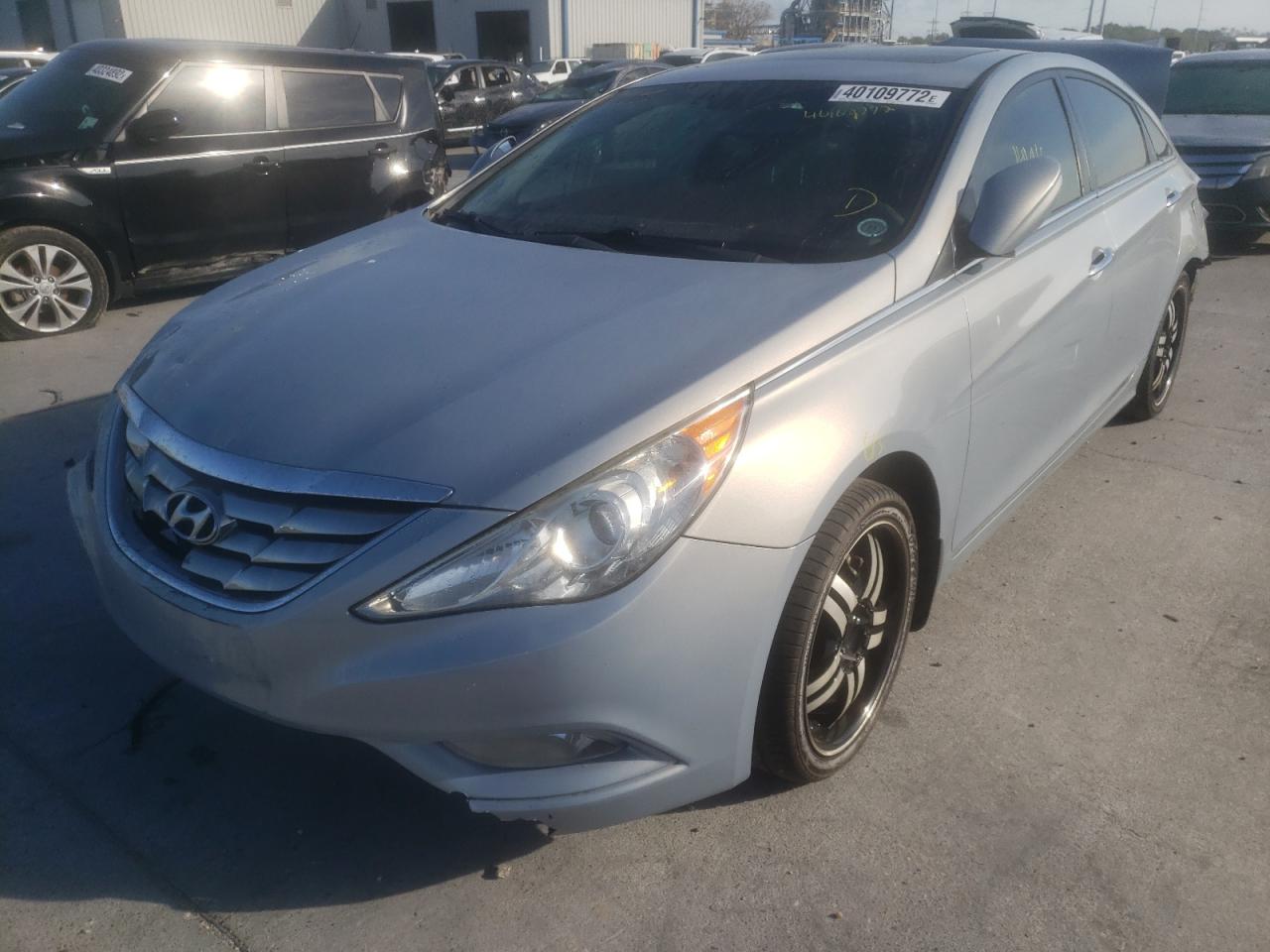 Photo 2 from auction – 2012 HYUNDAI SONATA SE with VIN 5NPEC4AC2CH325303