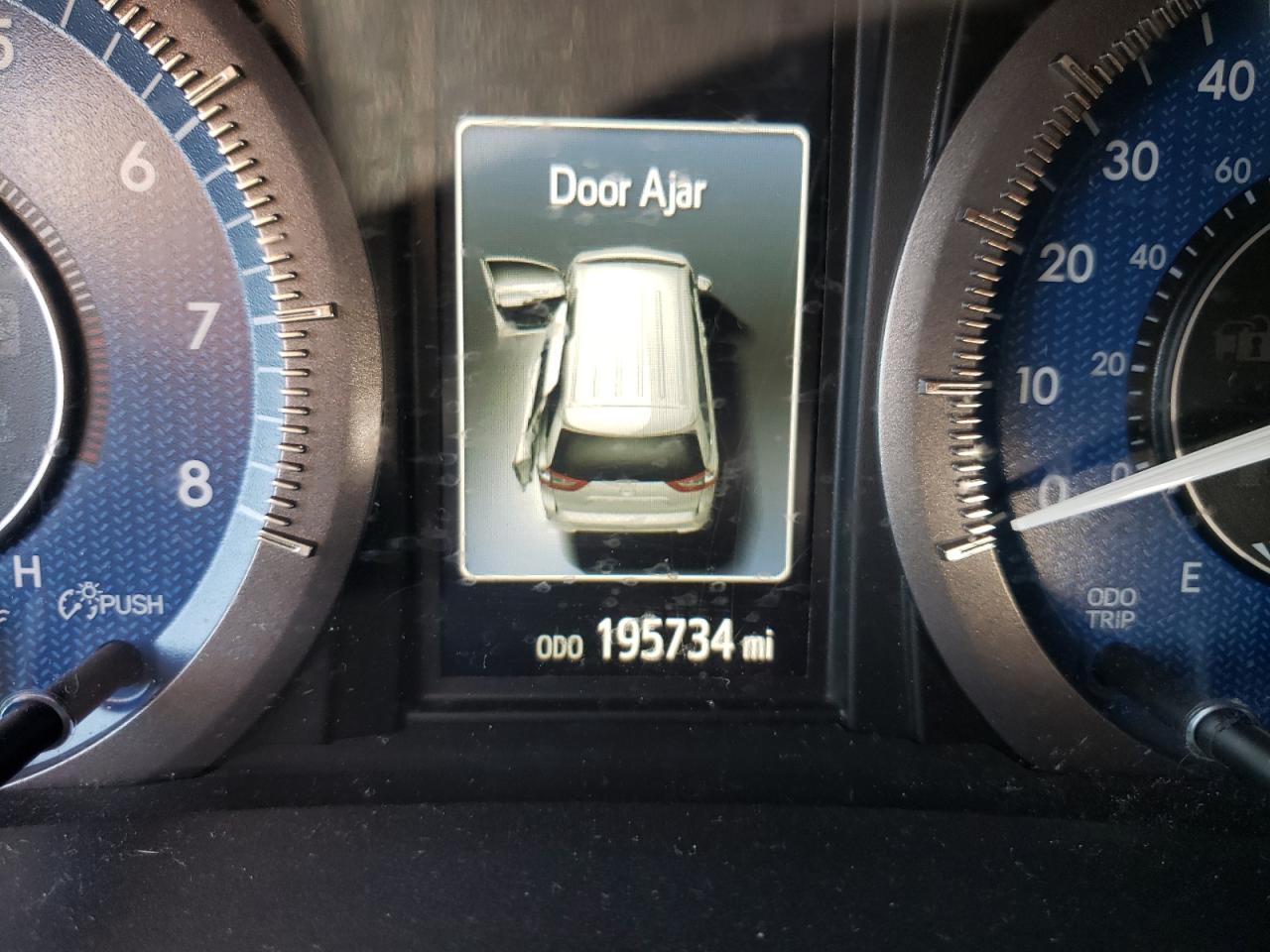Photo 8 from auction – 2019 TOYOTA SIENNA with VIN 5TDZZ3DC7KS993354