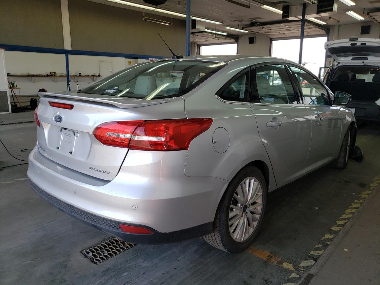 Photo 4 from auction – 2017 FORD FOCUS TITA with VIN 1FADP3J27HL288274