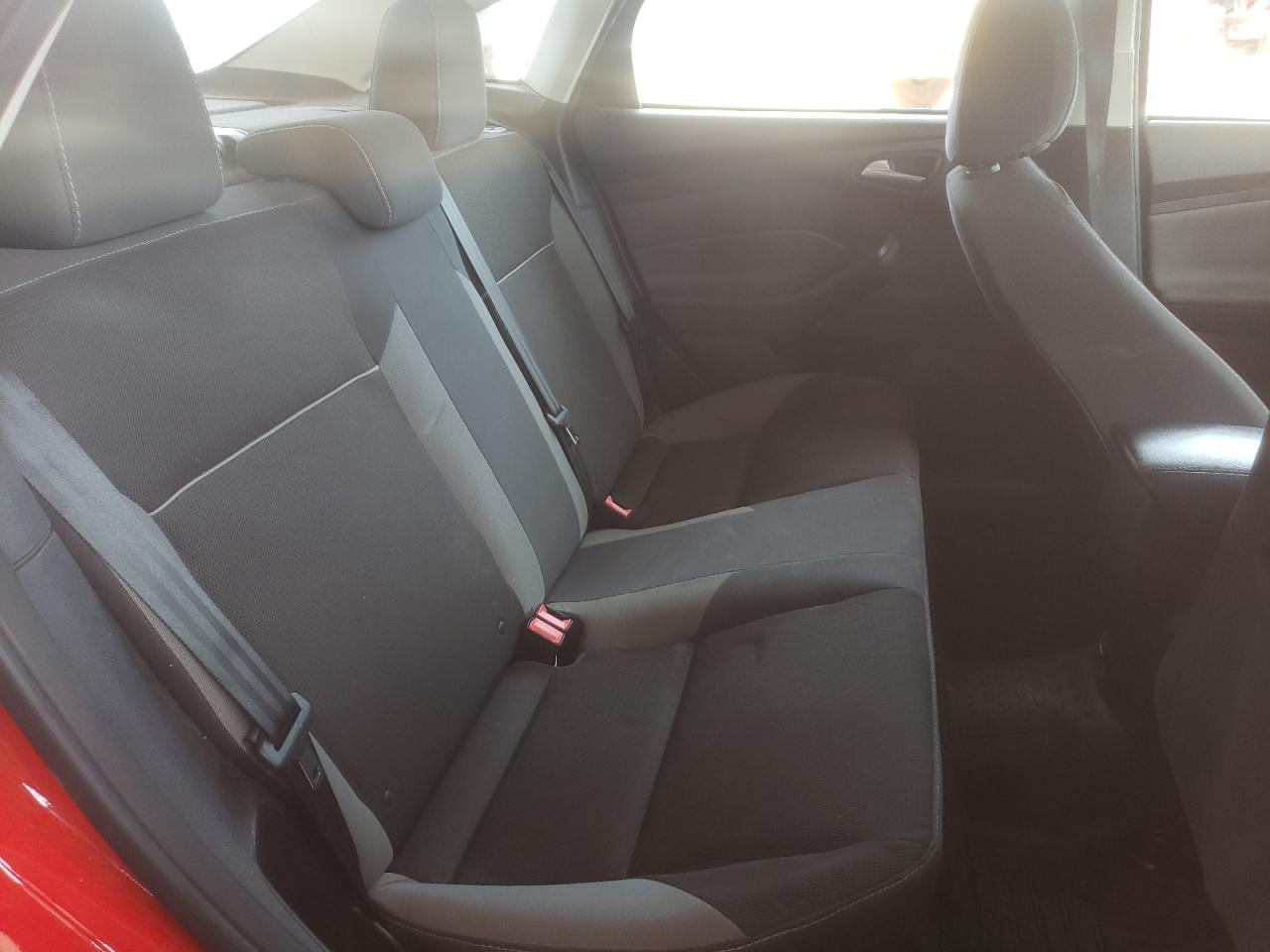Photo 6 from auction – 2014 FORD FOCUS SE with VIN 1FADP3F21EL126435