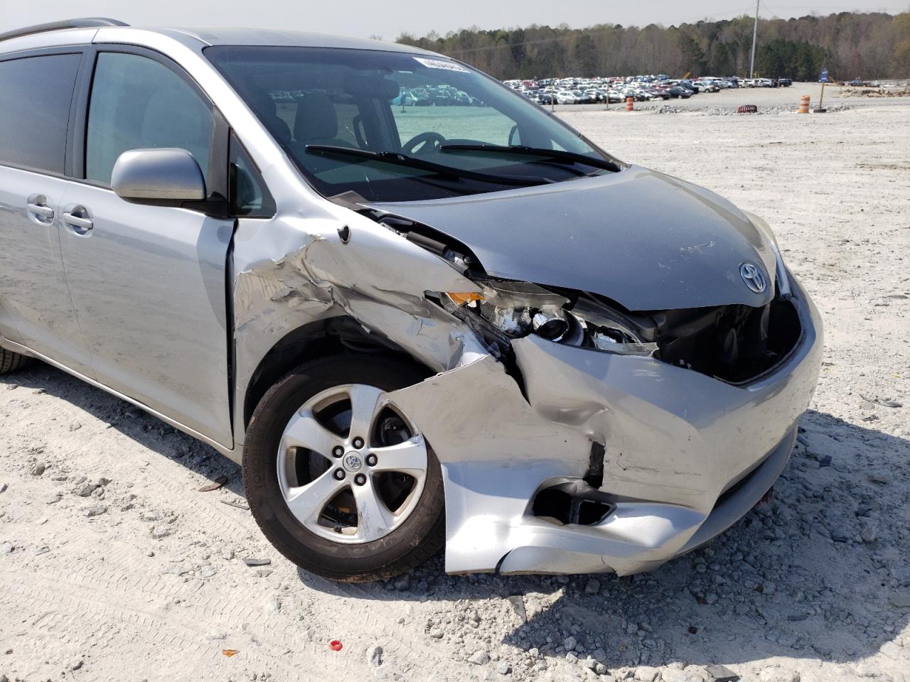 Photo 9 from auction – 2013 TOYOTA SIENNA LE with VIN 5TDKK3DC9DS349363