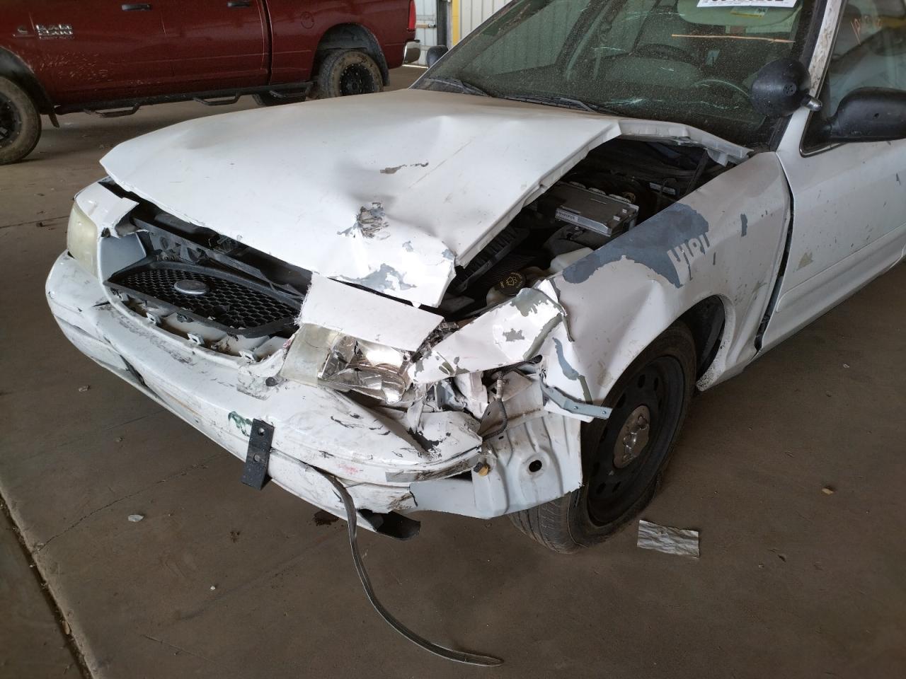 Photo 9 from auction – 2008 FORD CROWN VICT with VIN 2FAHP71V98X145591