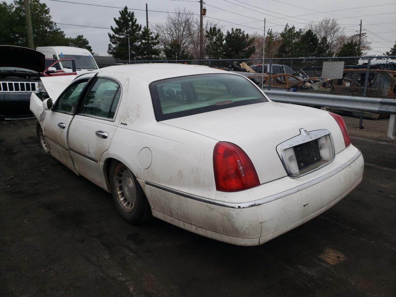 Photo 3 from auction – 1998 LINCOLN TOWN CAR E with VIN 1LNFM81W2WY655136