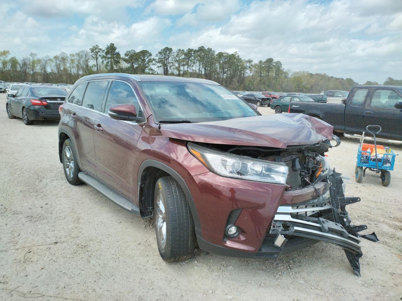 TOYOTA HIGHLANDER 2019 مع رقم تعريف المركبة 5TDYZRFH2KS304540 - صورة من المزاد